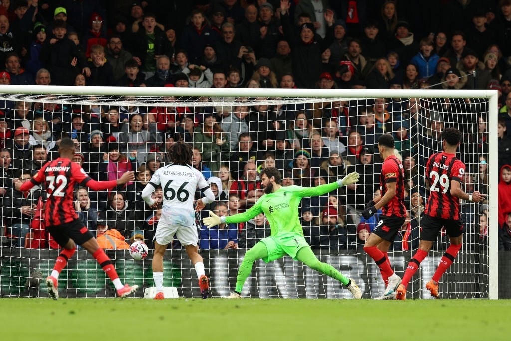 Billing ghi bàn vào lưới Liverpool (Ảnh: GI).