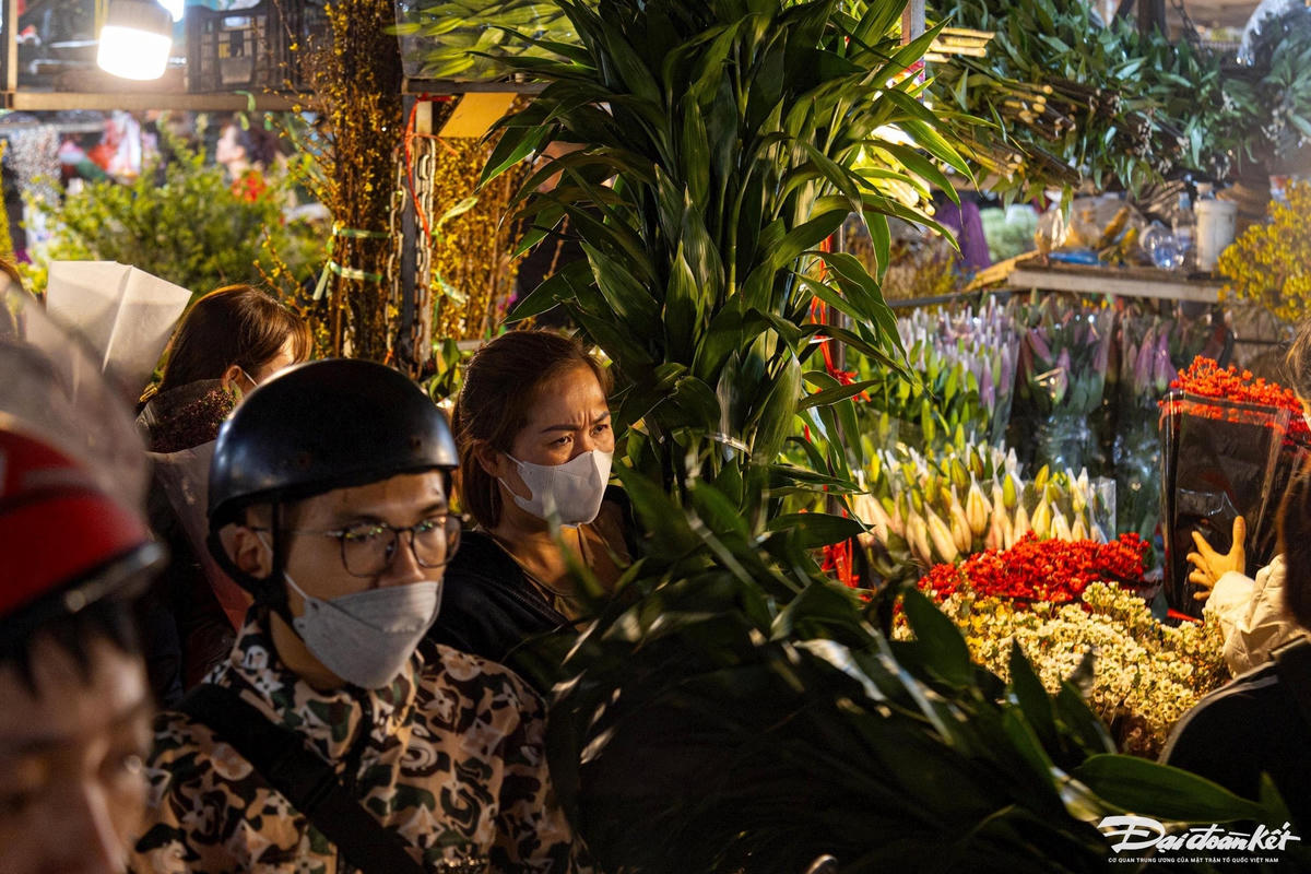 W_cho_hoa_tet-le-khanh38.jpg