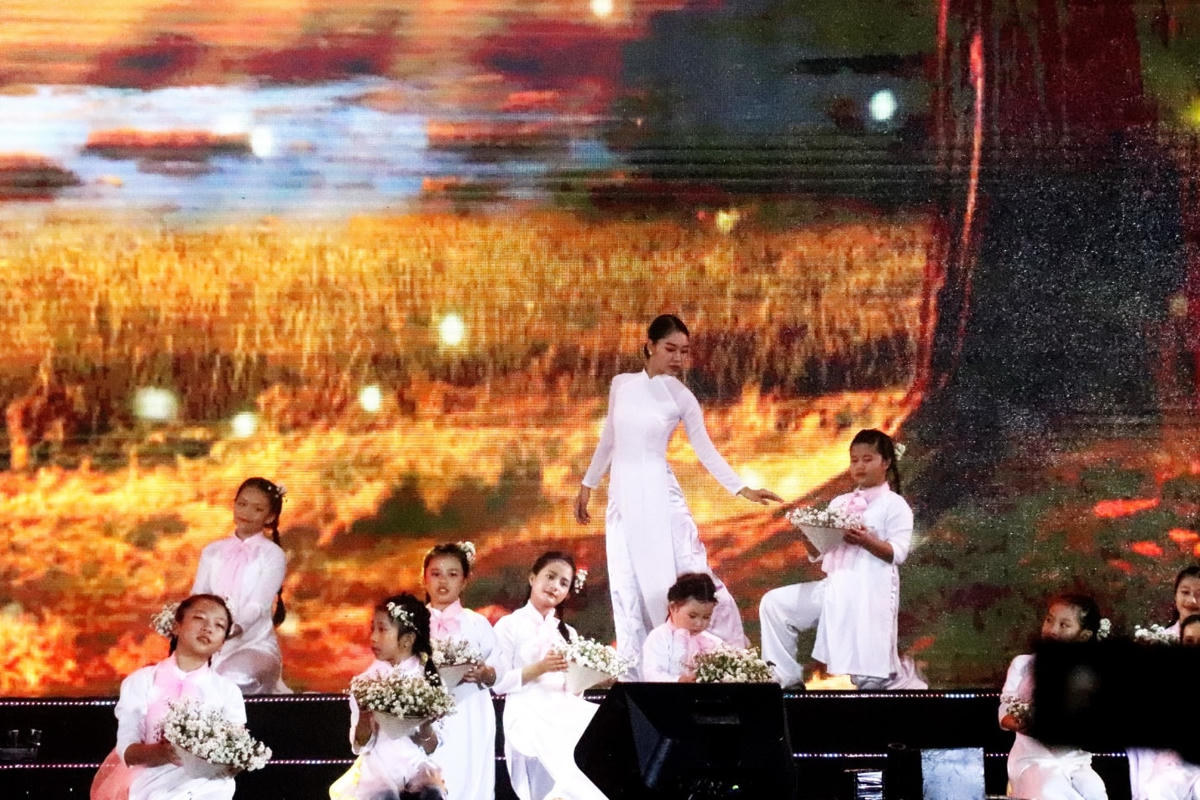 Đại nhạc hội ‘Đôi cánh diệu kỳ’ năm 2023 tại Nha Trang.