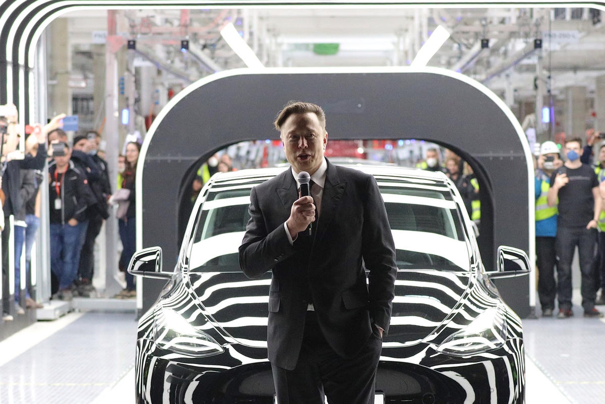 Elon Musk yêu cầu nhân viên Tesla trở lại văn phòng nếu không muốn bị sa thải. Ảnh: CNN.