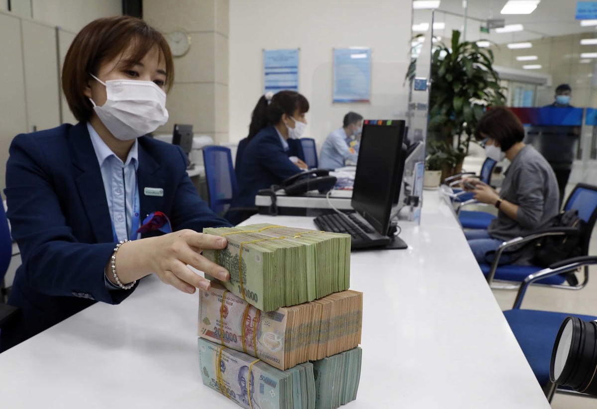 Vẫn khó kéo giảm lãi suất ở các ngân hàng thương mại.