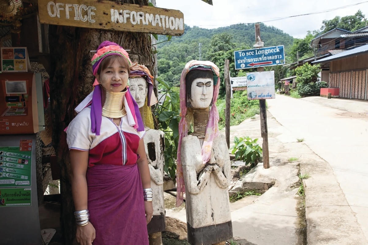 Làng ‘cổ dài’ gây tranh cãi