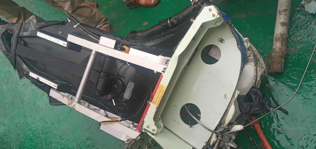 Trục vớt, đưa trực thăng gặp nạn vào đảo Cát Bà để điều tra nguyên nhân