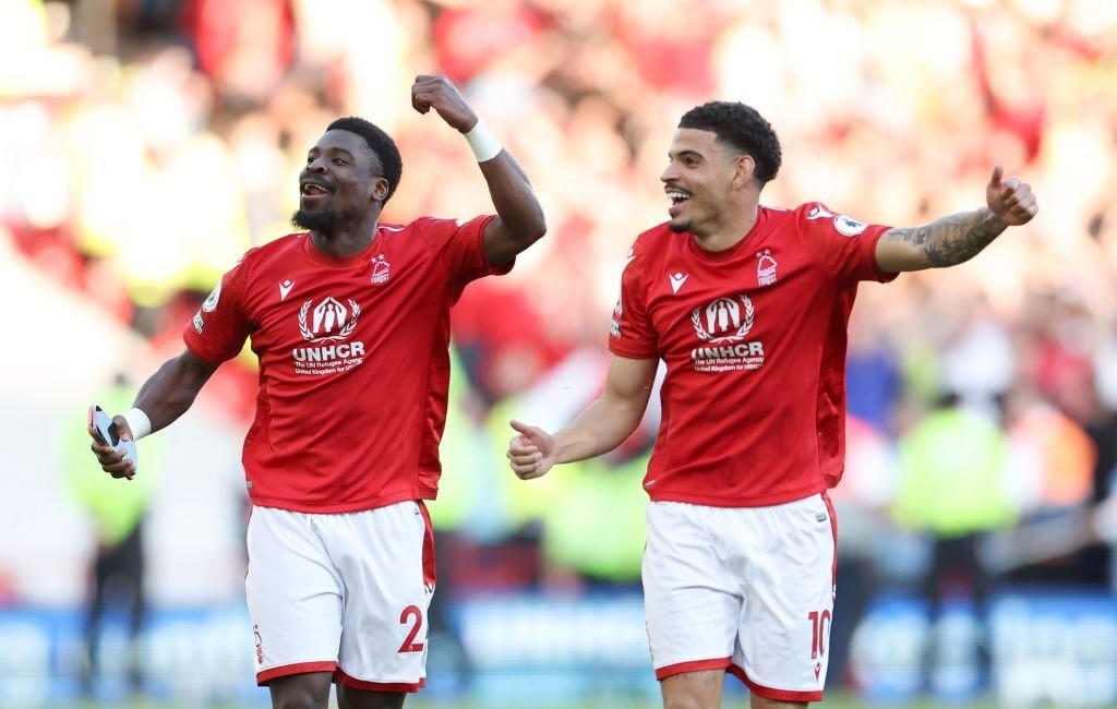 Cầu thủ Nottingham ăn mừng như đã trụ hạng sau chiến thắng trước Arsenal (Ảnh: GI).