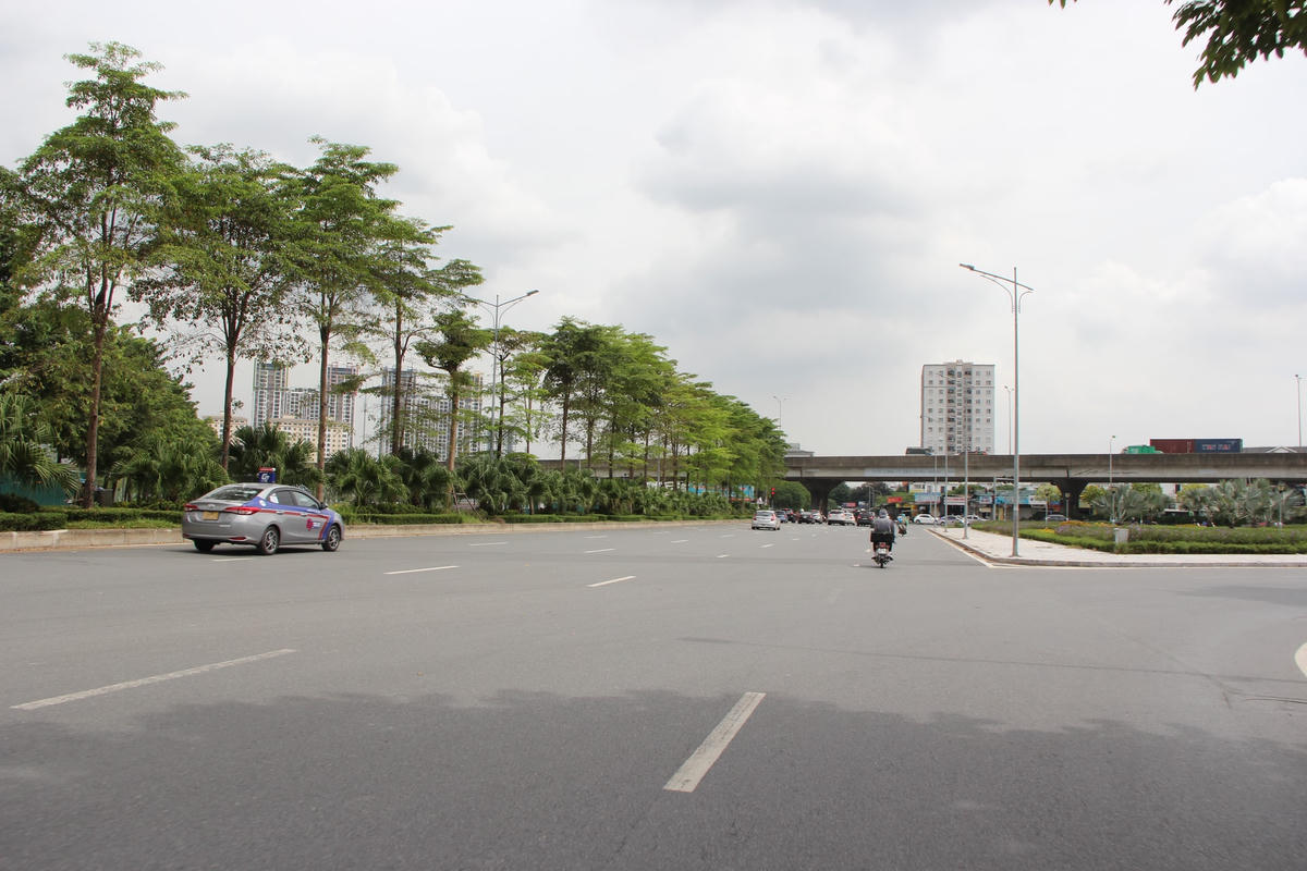 Tuyến đường Đại lộ Chu Văn An (đường nối Nguyễn Xiển - Xa La) nằm giữa địa bàn quận Hoàng Mai và huyện Thanh Trì (TP Hà Nội) được đầu tư xây dựng gần 1.500 tỷ đồng, với chiều dài hơn 2,5 km.