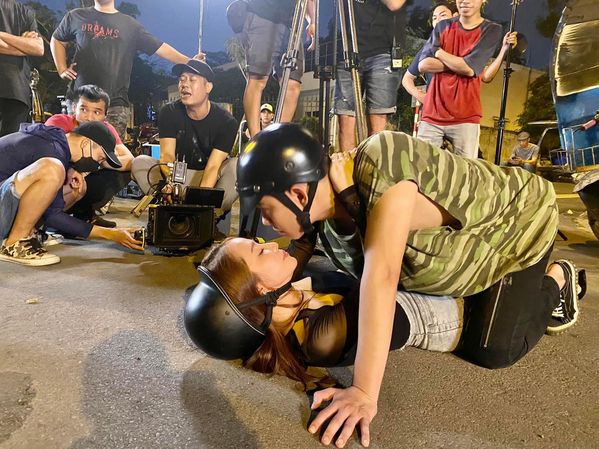 “Chồng cũ, vợ cũ, người yêu cũ” đánh dấu lần đầu anh kết hợp cùng “cá sấu chúa” Quỳnh Nga.