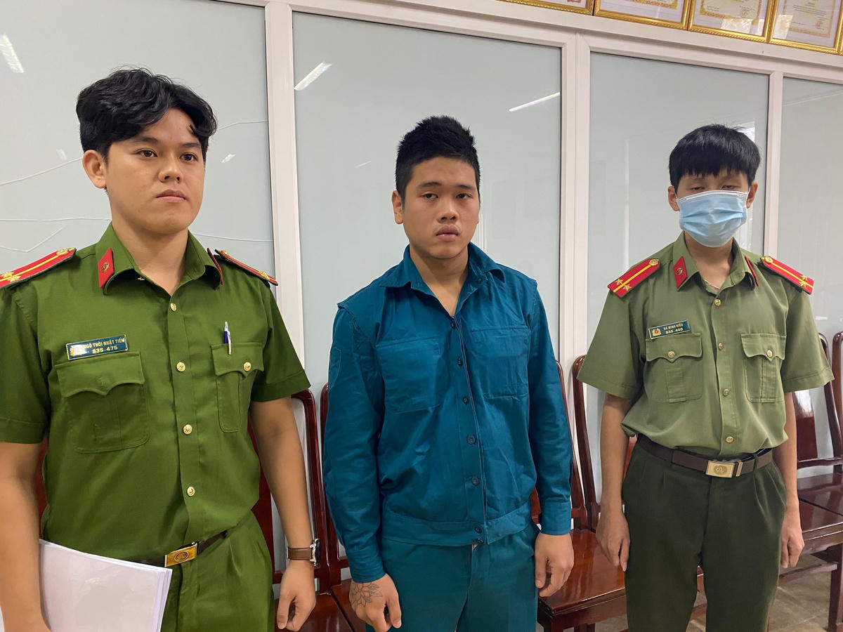 Đối tượng Vũ Đức Anh (giữa).