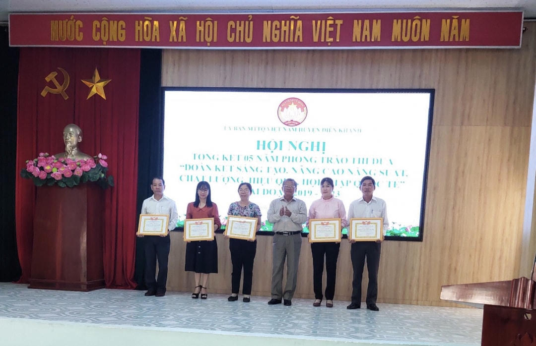 Uỷ ban MTTQ Việt Nam huyện Diên Khánh  tặng giấy khen cho tập thể và cá nhân đã có thành tích xuất sắc trong Phong trào thi đua “Đoàn kết sáng tạo” giai đoạn 2019 - 2023. 