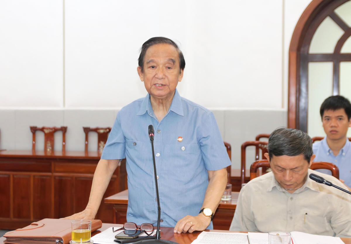 GS.TS Nguyễn Lân Dũng, Chủ nhiệm Hội đồng tư vấn Khoa học, Giáo dục, Môi trường (UBTƯ MTTQ Việt Nam) phát biểu.