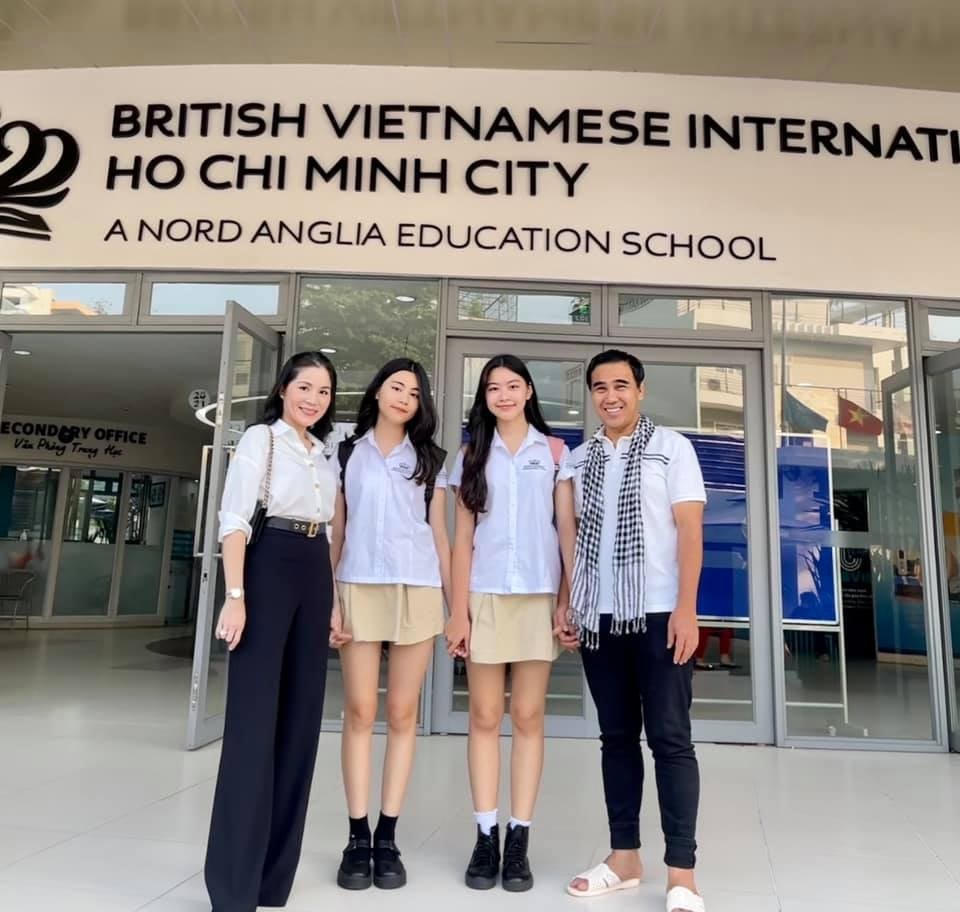Trong khi các cậu ấm cô chiêu của sao Việt thường được ba mẹ bảo bọc, cưng chiều thì  MC quốc dân lại có cách dạy con rất khác.