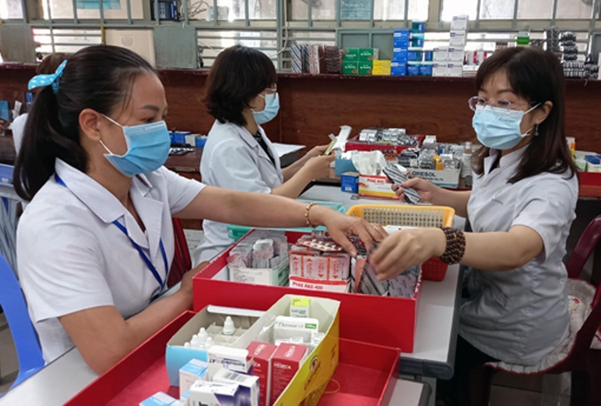 Bộ Y tế yêu cầu không để người bệnh phải tự mua thuốc, vật tư y tế ngoài bệnh viện. Ảnh: TTXVN.