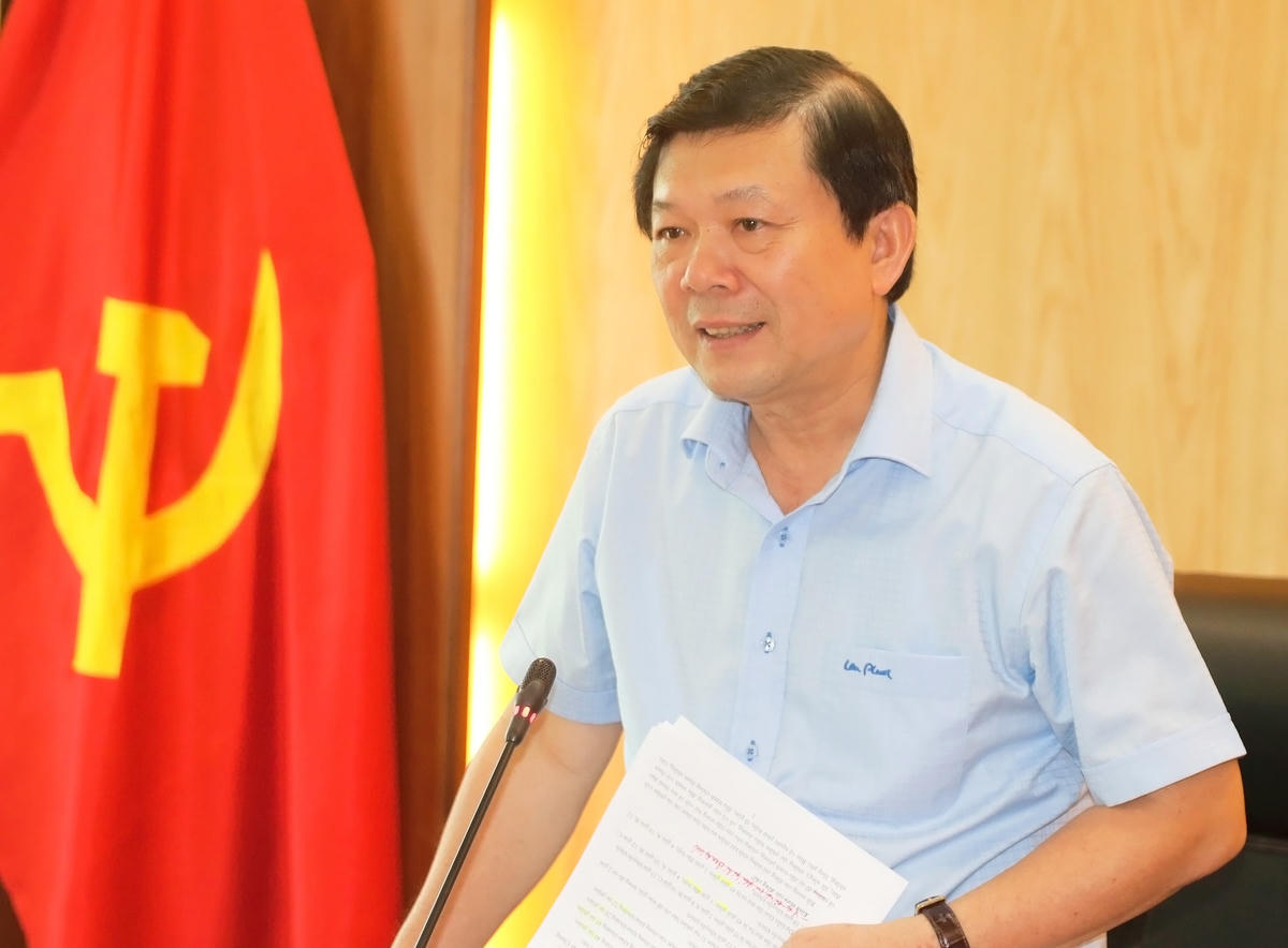 Ông Nguyễn Hữu Dũng, Phó Chủ tịch UBTƯ MTTQ Việt Nam, Trưởng Ban Tổ chức Giải báo chí toàn quốc phòng, chống tham nhũng, tiêu cực lần thứ tư, năm 2022 – 2023 phát biểu tại cuộc họp.