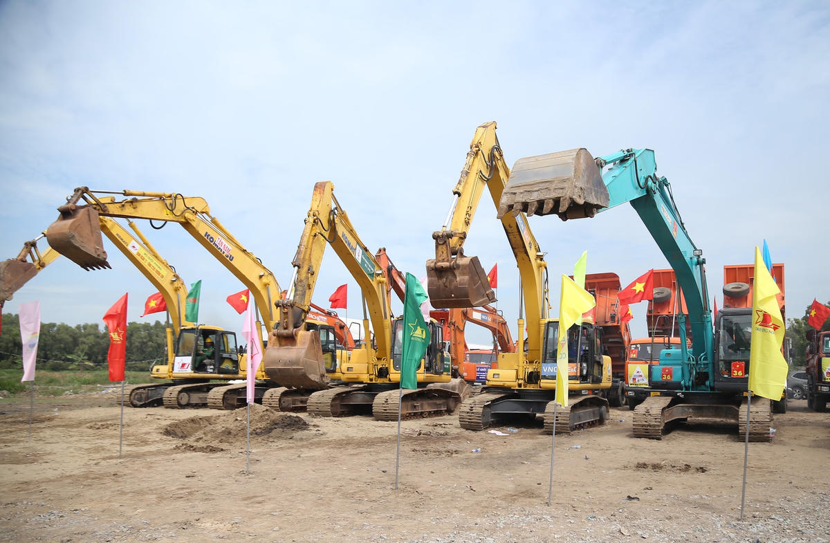 Nghi thức khởi công tại điểm cầu Hậu Giang. 