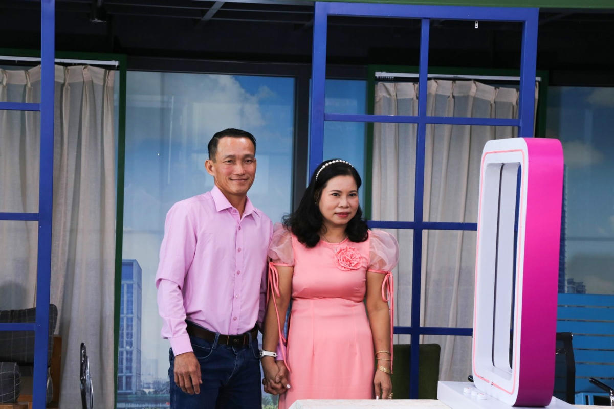 Ngay sau buổi ghi hình, cả hai đã có buổi hẹn hò và thẳng thắn chia sẻ với nhau những quan điểm về cuộc sống hôn nhân, gia đình.