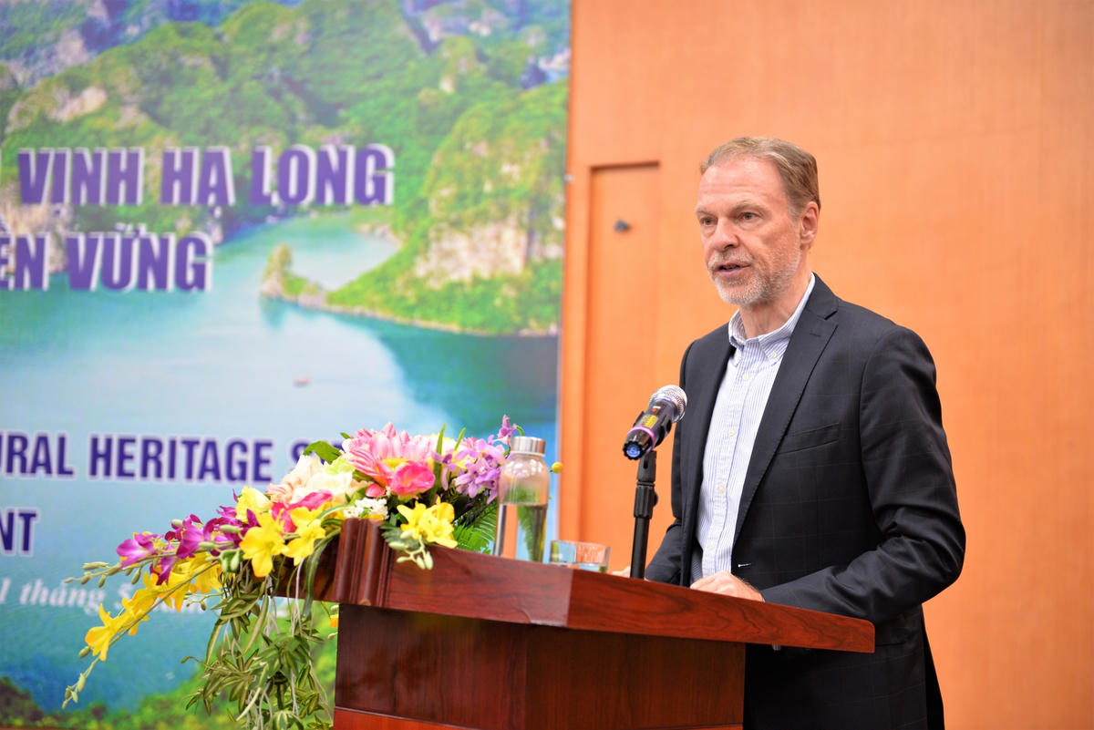 Ông Christian Manhart, Trưởng đại diện tổ chức UNESCO tại Việt Nam phát biểu tại hội thảo.
