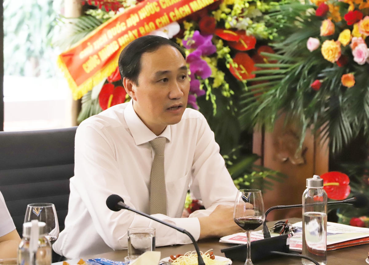 Phó Chủ tịch Phùng Khánh Tài phát biểu chúc mừng báo Đại Đoàn Kết.