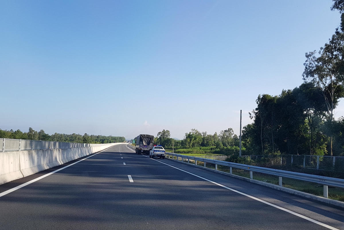 Một đoạn tuyến đường cao tốc Đà Nẵng - Quảng Ngãi.