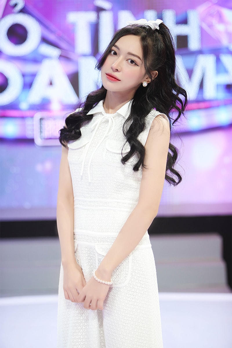 Hot-girl Phi Linh. Ảnh: Perfect Universe.