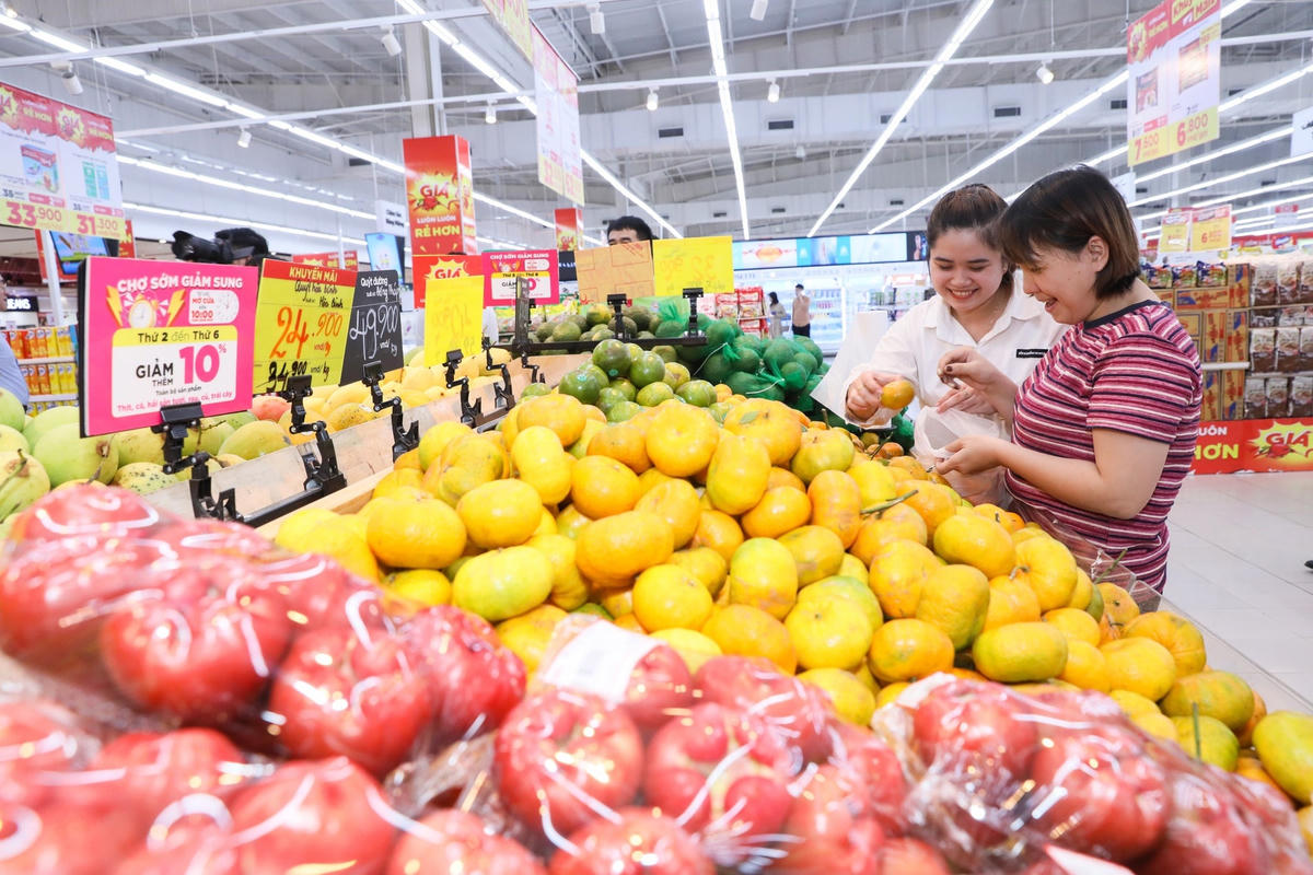 [Ảnh] Chủ tịch UBTƯ MTTQ Việt Nam kiểm tra thực hiện CVĐ 'Người Việt Nam ưu tiên dùng hàng Việt Nam' tại Nam Định