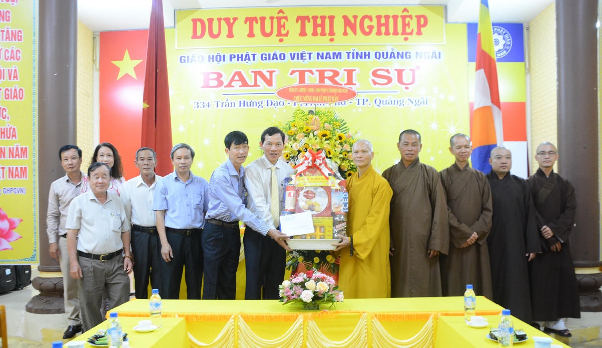 Lãnh đạo Ủy ban MTTQ Việt Nam tỉnh Quảng Ngãi thăm, chúc mừng Ban trị sự GHPG Việt Nam tỉnh.