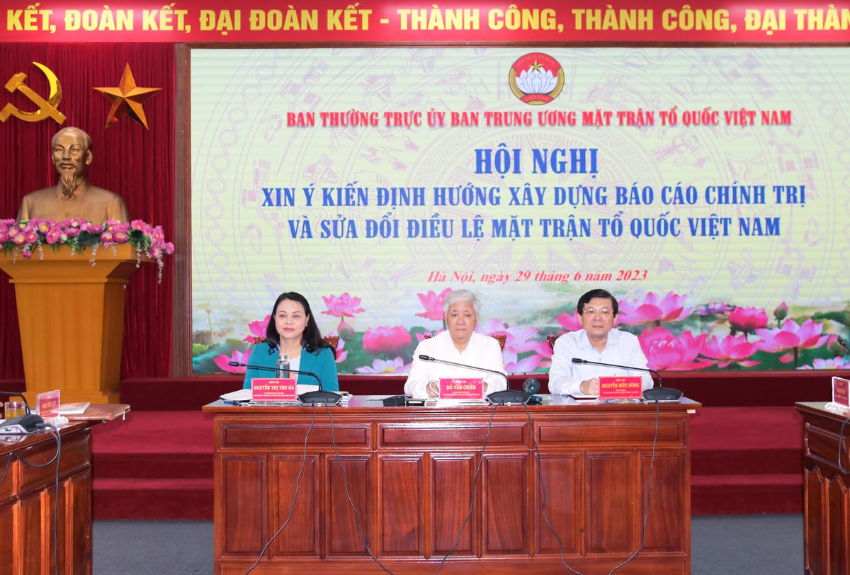 Chủ trì Hội nghị.