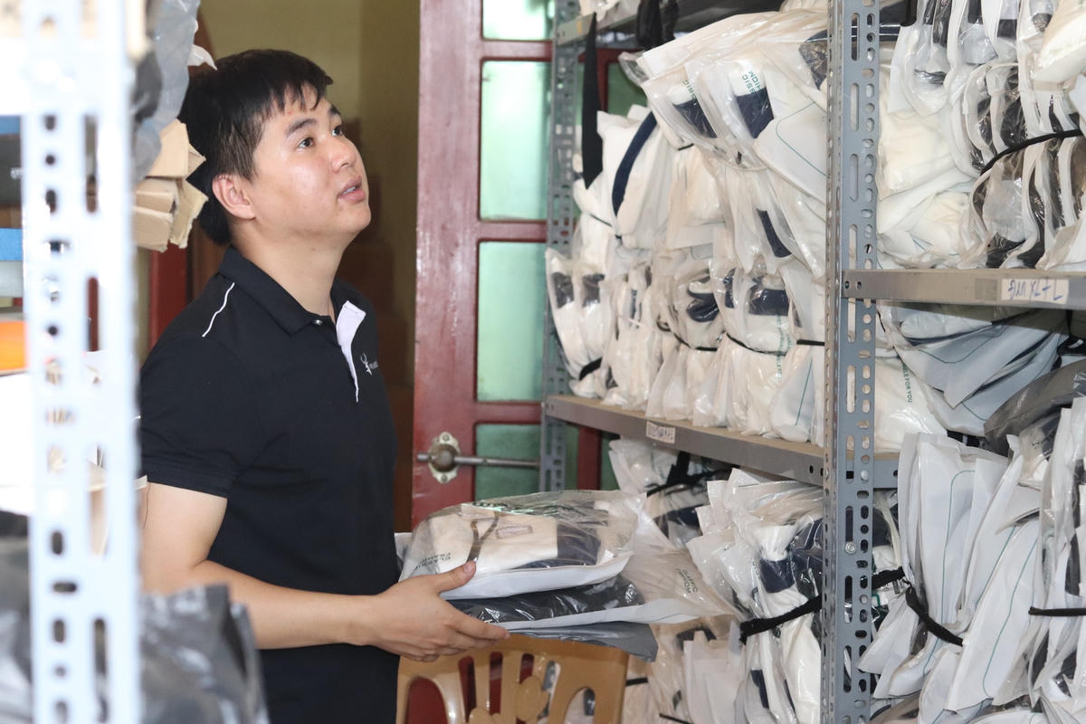 Sau khi ra trường, anh Trịnh Ngọc Liên làm việc tại một ngân hàng với mức lương ổn định.