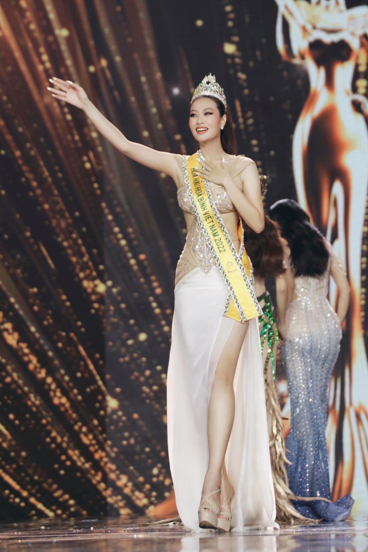 Thiên Ân chia sẻ: “Miss Grand Vietnam 2022 là cuộc thi mà tôi muốn tham gia để bứt phá giới hạn của chính minh và bước ra khỏi vùng an toàn của bản thân”. Trên hành trình chạm tay đến vương miện, Thiên Ân được đánh giá là thí sinh giữ vững được phong độ trong mỗi vòng thử thách.