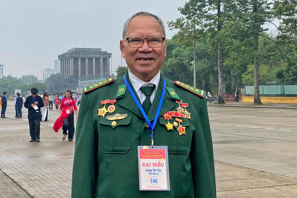 Đến từ tỉnh Nghệ An, đại biểu Lương Thế Tấn xúc động khi được dự Lễ báo công với Bác và tham gia các hoạt động ý nghĩa của Hội nghị biểu dương Chủ tịch Ủy ban MTTQ Việt Nam cấp xã và Trưởng ban Công tác Mặt trận tiêu biểu toàn quốc giai đoạn 2017-2022.