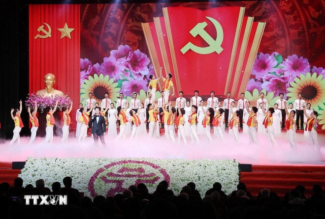 Chương trình văn nghệ chào mừng. (Ảnh: Lâm Khánh/TTXVN) ttxvn-chu-tich-nuoc-luong-cuong-sap-nhap-4.jpg