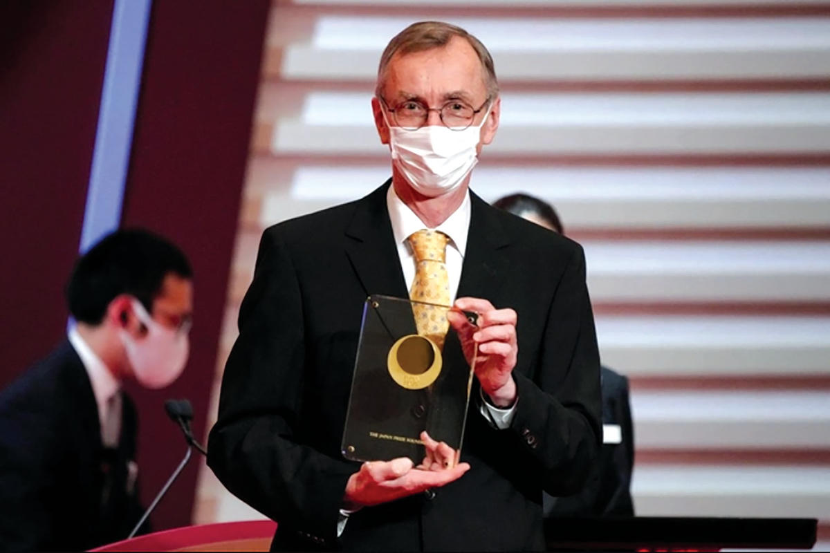 Ông Svante Paabo.  