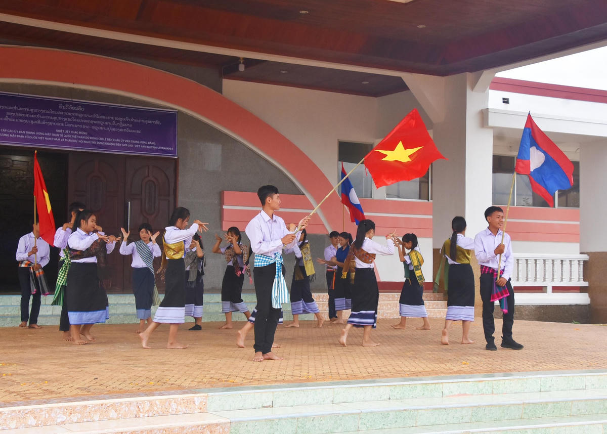 Vun đắp mối quan hệ thủy chung, trong sáng, đoàn kết đặc biệt Việt Nam - Lào