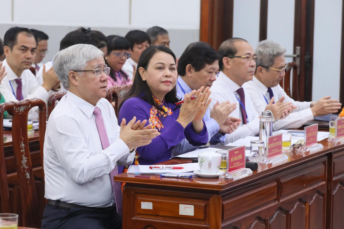 Bí thư Trung ương Đảng, Chủ tịch UBTƯ MTTQ Việt Nam Đỗ Văn Chiến và các vị trong Ban Thường trực UBTƯ MTTQ Việt Nam dự Đại hội.