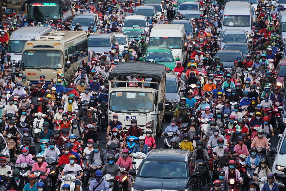 Hà Nội còn nhiều điểm ùn tắc giao thông.
