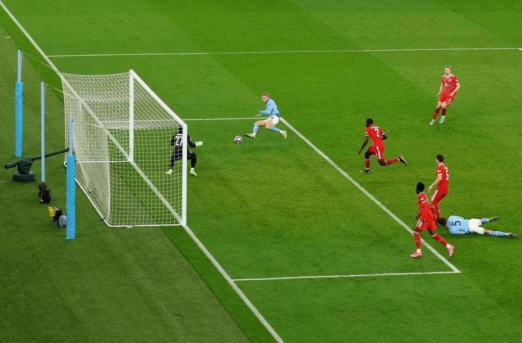 Haaland ghi bàn vào lưới Bayern Munich (Ảnh: GI).