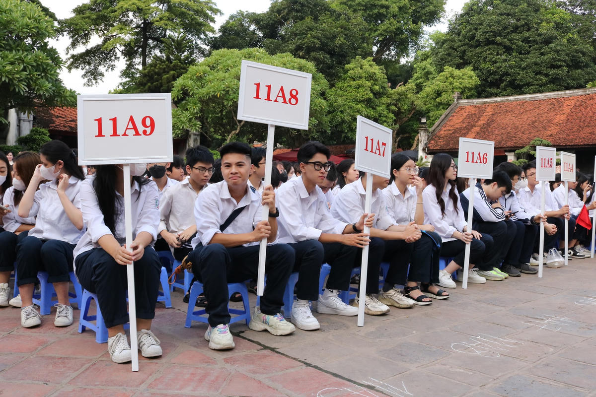 NGƯT, TS Nguyễn Tùng Lâm – Chủ tịch Hội đồng Giáo dục Trường THPT Đinh Tiên Hoàng cho biết, năm học 2023-2024, nhà trường đón 350 học sinh khối 10. Đây là những em học sinh đã lựa chọn Trường Đinh Tiên Hoàng để chuẩn bị hành trang cho cuộc hành trình lập thân lập nghiệp thành công của mỗi người.