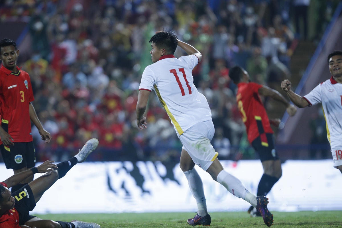 Văn Tùng ghi bàn mở tỉ số cho U23 Việt Nam.