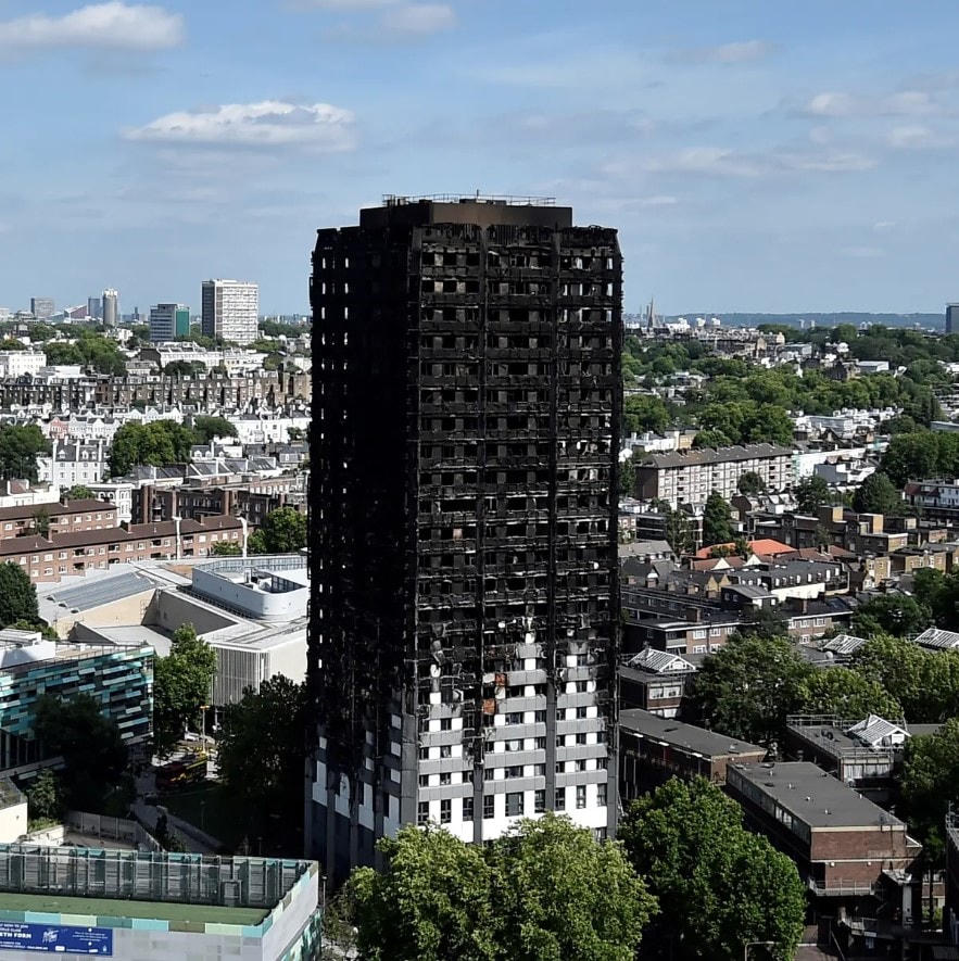 Tàn dư của Grenfell sau thảm kịch. Ảnh: The Guardian.