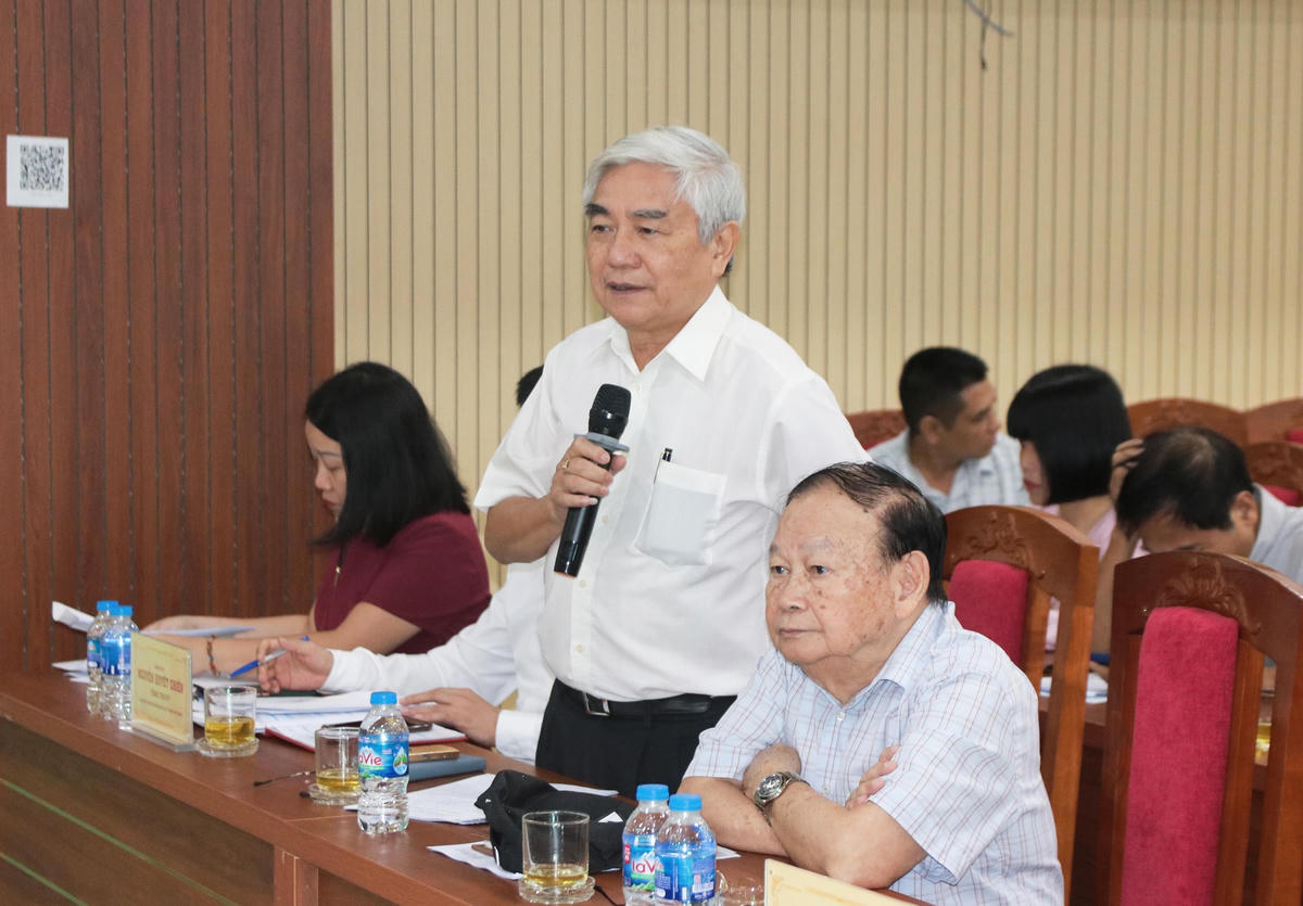 Các chuyên gia, nhà khoa học đóng góp ý kiến tại Hội nghị.