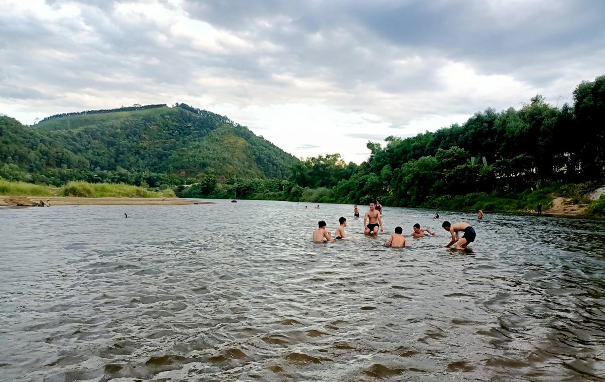 Khu vực nơi xảy ra sự việc có bãi tắm đẹp thu hút người dân địa phương.