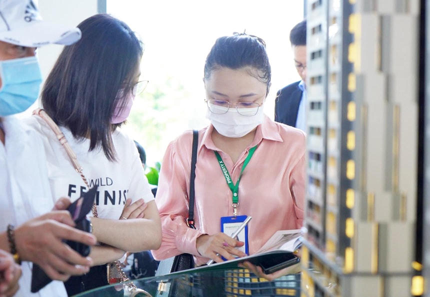 Tại Hà Nội, chỉ có khoảng 50% là nhà môi giới chuyên nghiệp, hoạt động thường xuyên tại các sàn giao dịch.  