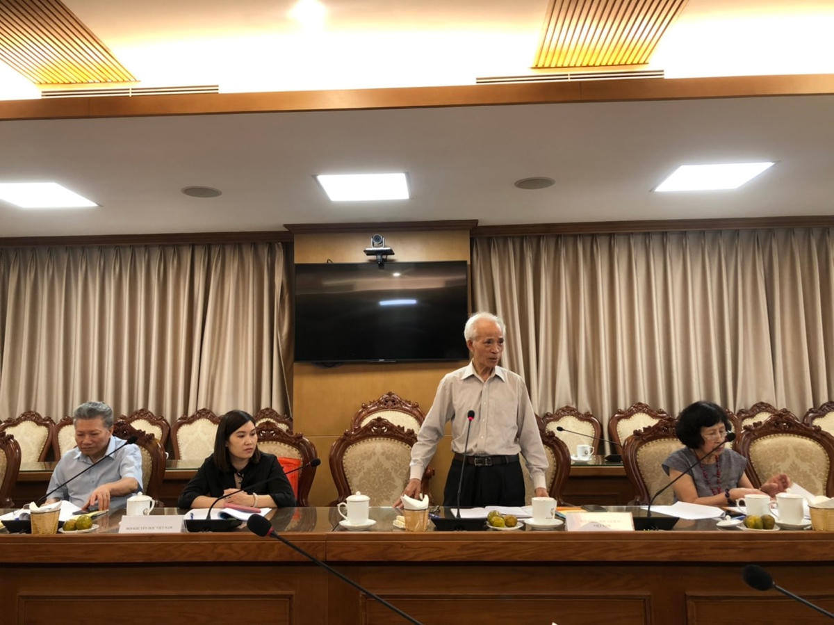 Lãnh đạo của Hội thành viên của Cụm thi đua đóng góp ý kiến.