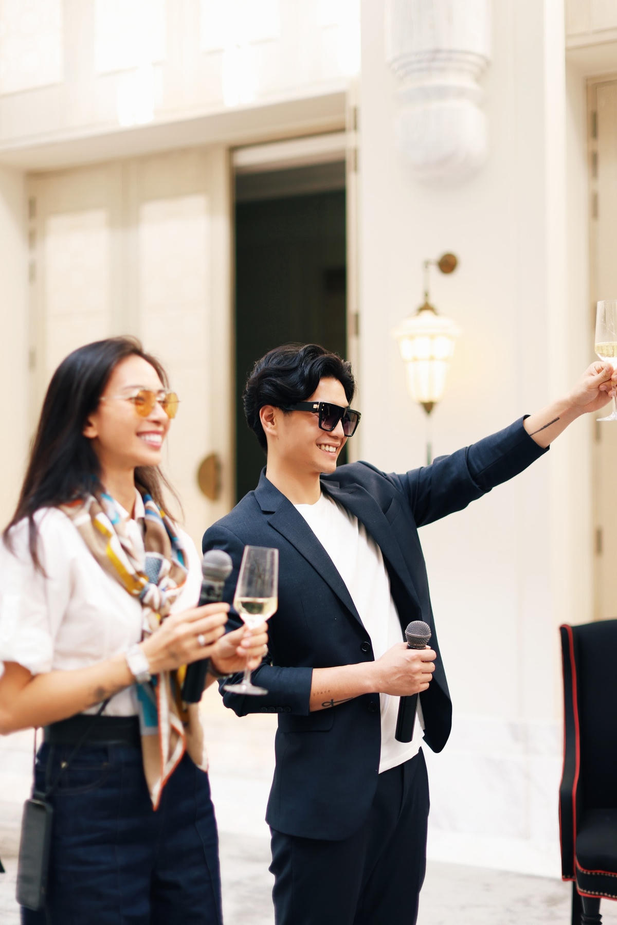 Huy Trần và Ngô Thanh Vân trong tiệc cưới. 