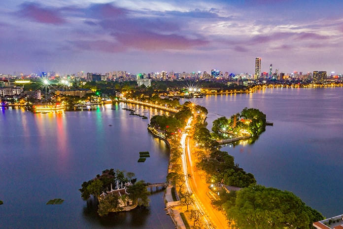 Đường Thanh Niên lung linh buổi hoàng hôn.Mùa thu - mùa cốm xanh non.Hà Nội rực rỡ cờ hoa chào mừng Quốc khánh 2-9.Sắc Thu rực rỡ trên phố cổ Hà Nội.Cầu Long Biên trong sớm mùa Thu.Sắc màu trên phố Hàng MãĐường Phan Đình Phùng ngập tràn nắng Thu.
