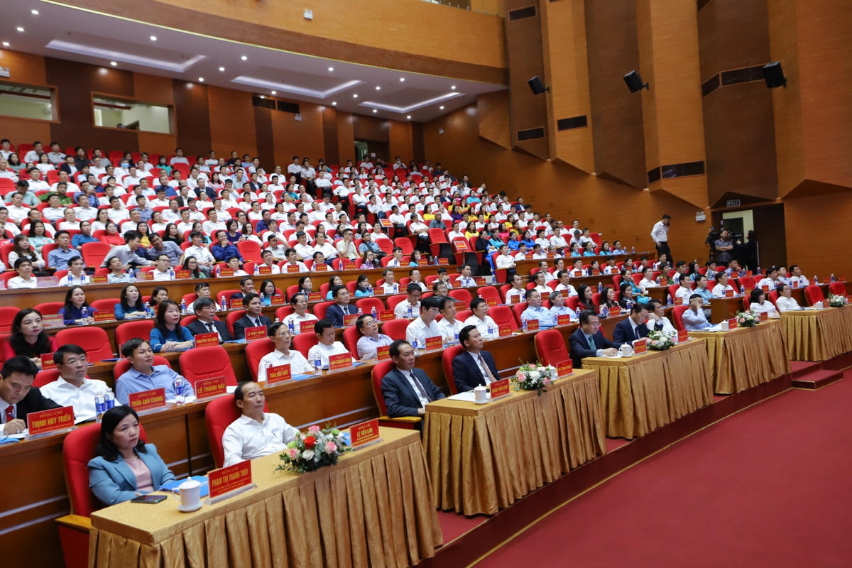 Toàn cảnh hội nghị.