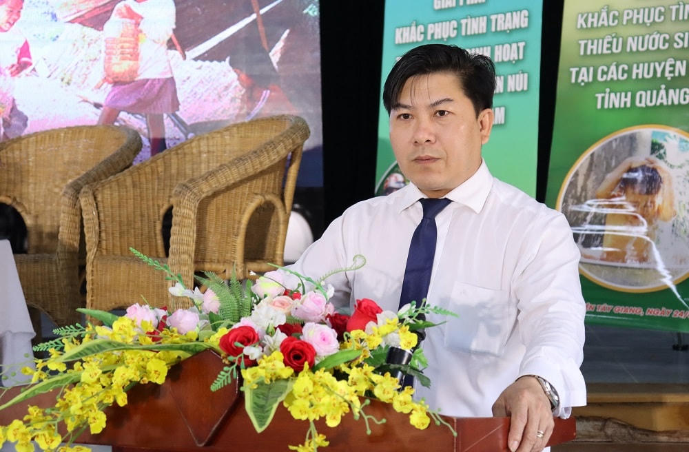 Ông Lê Hoàng Linh, Phó Chủ tịch UBND huyện Tây Giang, tỉnh Quảng Nam phát biểu khai mạc Tọa đàm.