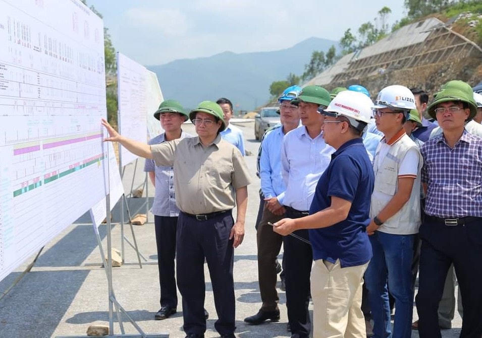 Thủ tướng Phạm Minh Chính yêu cầu chủ đầu tư chỉ đạo nhà thầu tăng tốc thi công, đưa dự án QL 45 - Nghi Sơn cán đích trước 2/9. Ảnh: Minh Hiếu