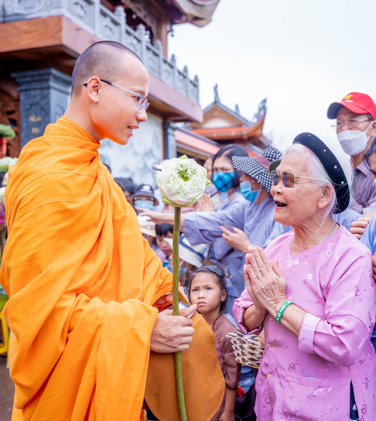 Hàng vạn người về chùa Ba Vàng dự Lễ Vu Lan báo hiếu 2022