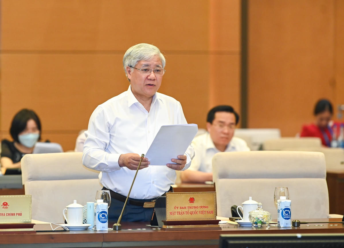 Chủ tịch Đỗ Văn Chiến trình bày dự thảo báo cáo tổng hợp ý kiến, kiến nghị của cử tri và nhân dân gửi đến kỳ họp thứ 3, Quốc hội khóa XV.
