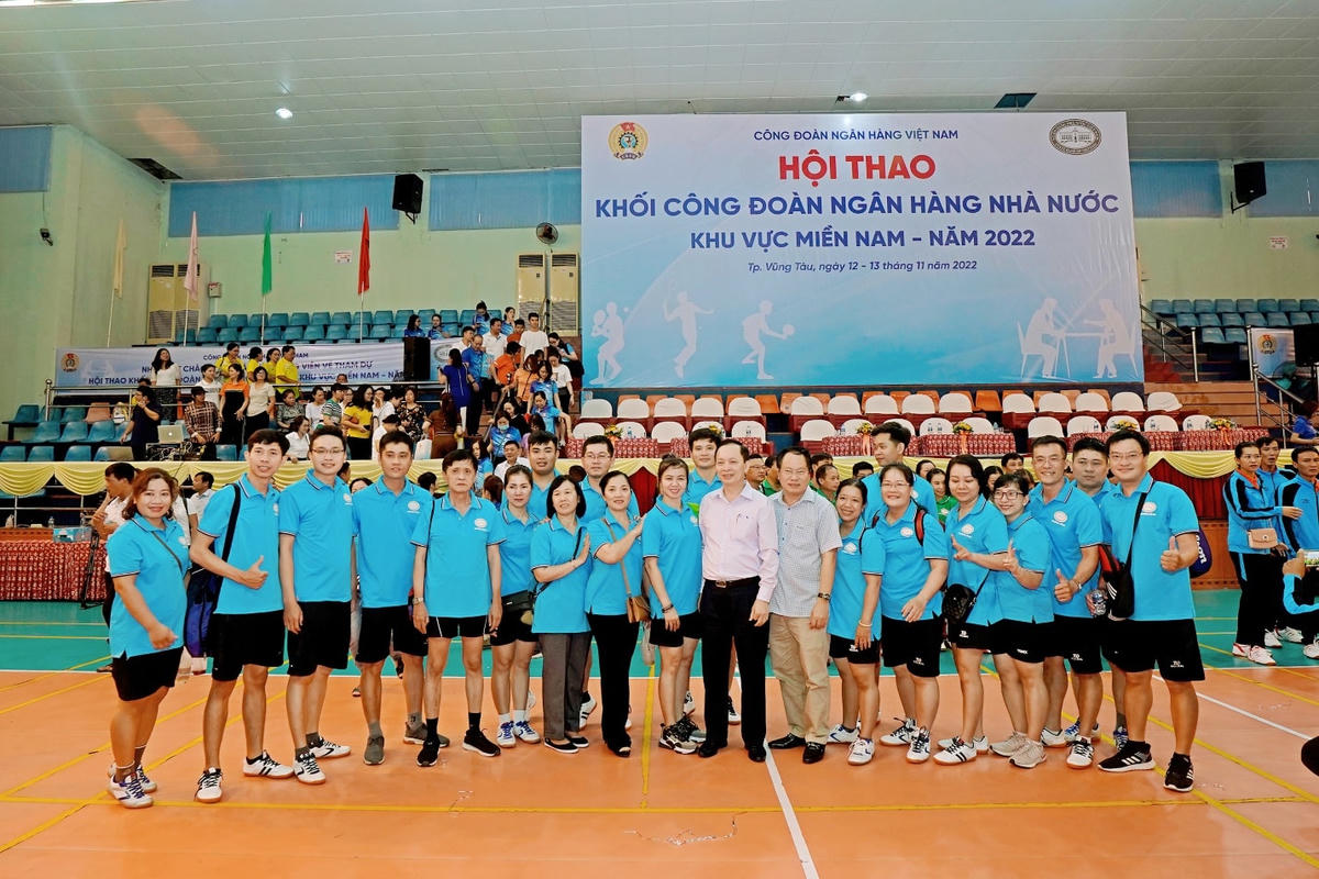 Công đoàn Ngân hàng Việt Nam cũng tổ chức tốt các hoạt động phong trào văn hóa, văn nghệ, thể thao nâng cao đời sống tinh thần cho đoàn viên.