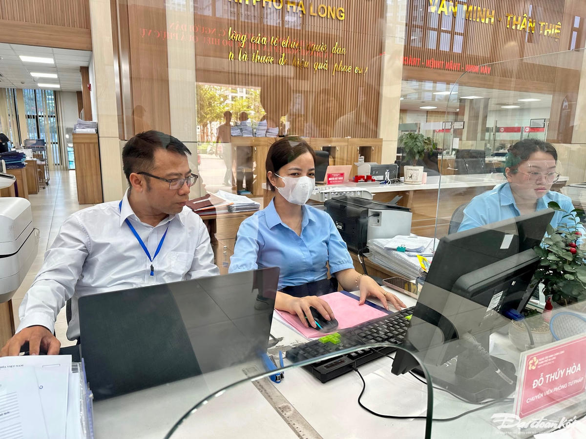 Các cán bộ phụ trách giải quyết thủ tục hành chính được tập huấn, hướng dẫn bằng hình thức 